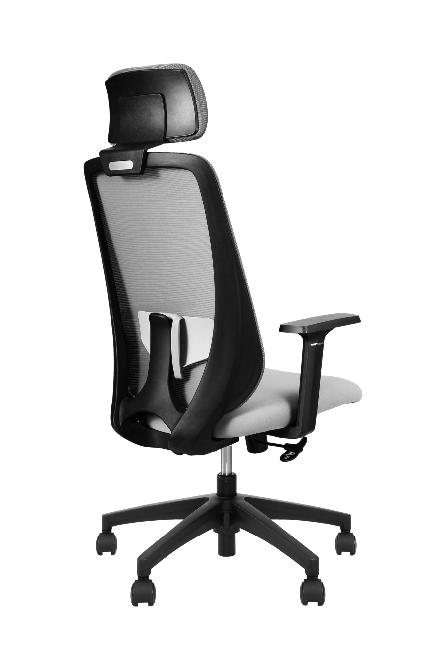 Zaragoza: CUSTÓ Zaragoza combină un spătar din plasă acrilică performant cu tetieră reglabilă pe înălțime, astfel încât zona cervicală să fie mereu susținută. Suportul lombar reglabil 2D îți permite să ajustezi punctul exact de contact cu spatele. Șezutul textil confortabil și cotierele fixe creează o suprafață de lucru echilibrată. Roțile din nailon, discrete, se mișcă cursiv pe suprafețe dure sau acoperite cu mochetă. Paleta gri închis completează spațiile moderne, de la start-up-uri la birouri executive.