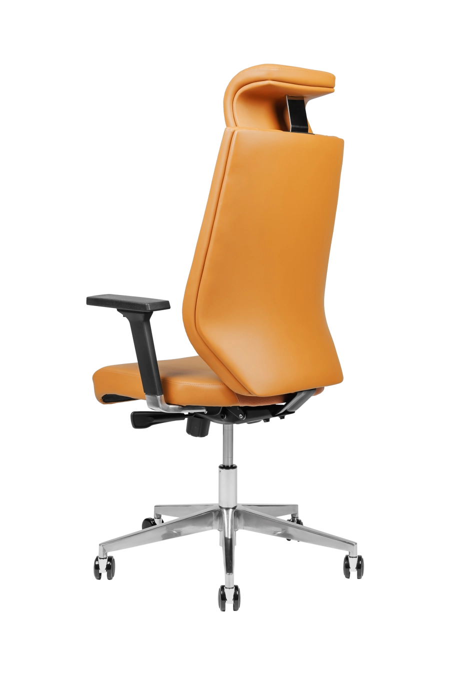 Barcelona: CUSTÓ Barcelona combină suplețea pielii artificiale de calitate premium cu avantajul cotierelor 3D, care se reglează rapid pe înălțime, adâncime și rotație pentru o postură relaxată la tastatură. Șezutul ergonomic este capitonat cu spumă de înaltă densitate, iar spătarul urmează linia spatelui, tetiera fixă susținând coloana cervicală în pauzele scurte. Mecanismul de balansare îți permite să alternezi între lucru intens și destindere. Accentele oranj energizează spațiul de lucru și adaugă personalitate fără a distrage atenția.