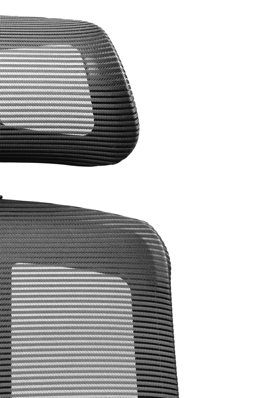 Monza: Fotoliul CUSTÓ Monza îmbină eleganţa discretă cu funcţionalitatea avansată: șezutul tapiţat din stofă asigură o priză confortabilă imediat ce te aşezi, iar spătarul din plasă elastomerică permite o ventilare eficientă pe durata întregii zile de lucru. Tetiera reglabilă pe înălţime și unghi oferă suport optim pentru cap şi gât, în timp ce suportul lombar fix îţi menţine postura corectă în intervale prelungite de activitate. Cotierele ajustabile pe înălţime se adaptează nevoilor tale în timpul conferinţelor, discuțiilor la masă sau al schimbării rapide între birou şi spaţiul de relaxare. Mecanismul sincron confirmă angajamentul pentru ergonomie, iar baza stelată din oțel cromat, combinată cu role din poliuretan, garantează mobilitate lină și stabilitate solidă pe diferite tipuri de suprafețe. O alegere ideală pentru birouri executive sau spaţii profesionale unde confortul şi profesionalismul merg mână în mână.